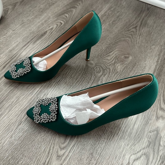 Elegant Green Women's heels with Embellished Buckle - Picture 6 of 6